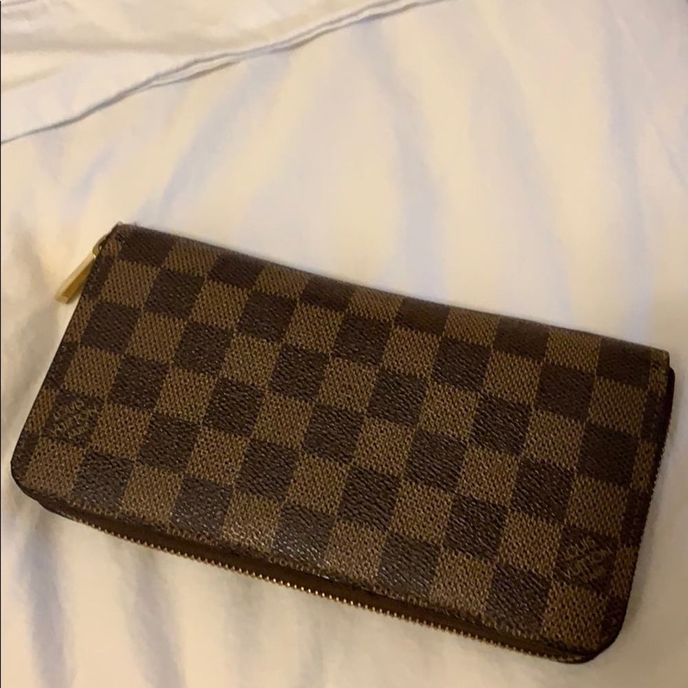 LV Zippy wallet in Damier ebene canvas- pre owned
